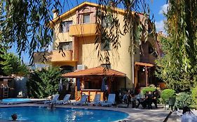 Семеен хотел Ив